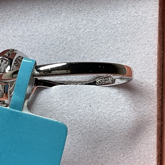 0.81 CAROT ROUND HALO CUT RING - Picture 5 of 6